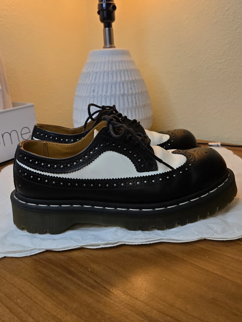 Dr. Martens 3989 Bex Smooth Leather Broque Shoe Black/White Size 8/9W or 7 M
